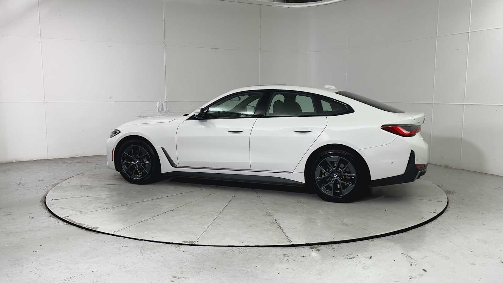 Thumbnail: 2023 BMW i4 - 4