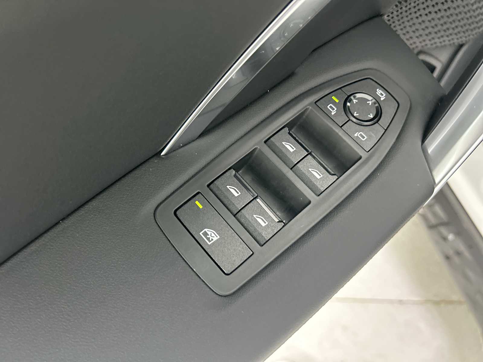 Thumbnail: 2025 BMW X2 - 15