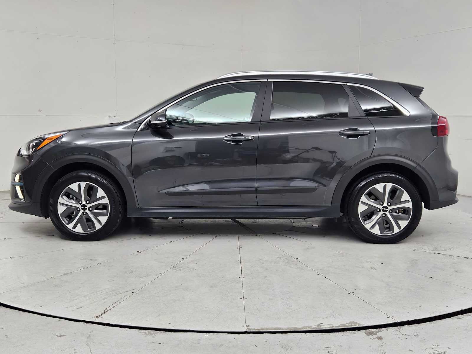 Thumbnail: 2022 Kia Niro - 4