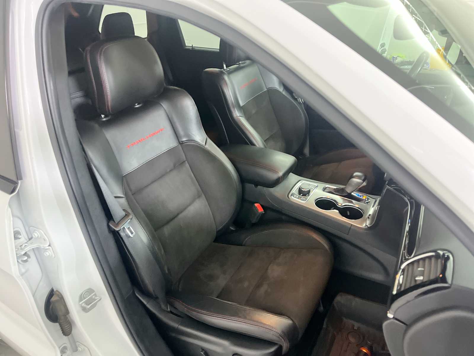 Thumbnail: 2020 Jeep Grand Cherokee - 32