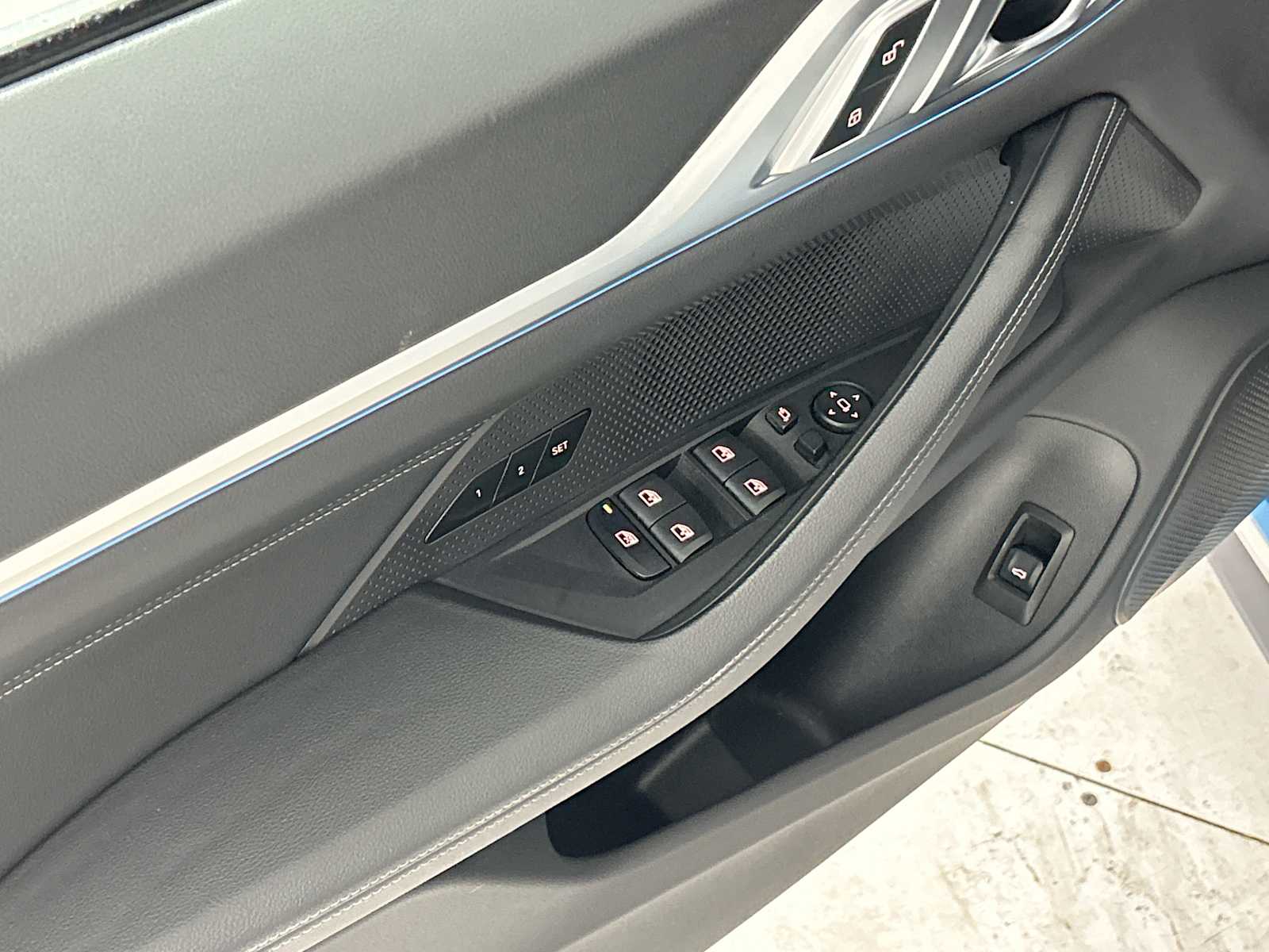 Thumbnail: 2023 BMW i4 - 15