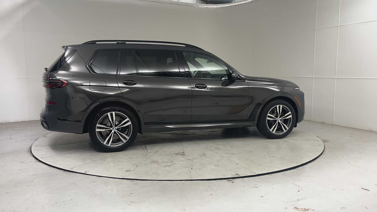 Thumbnail: 2027 BMW X7 - 9