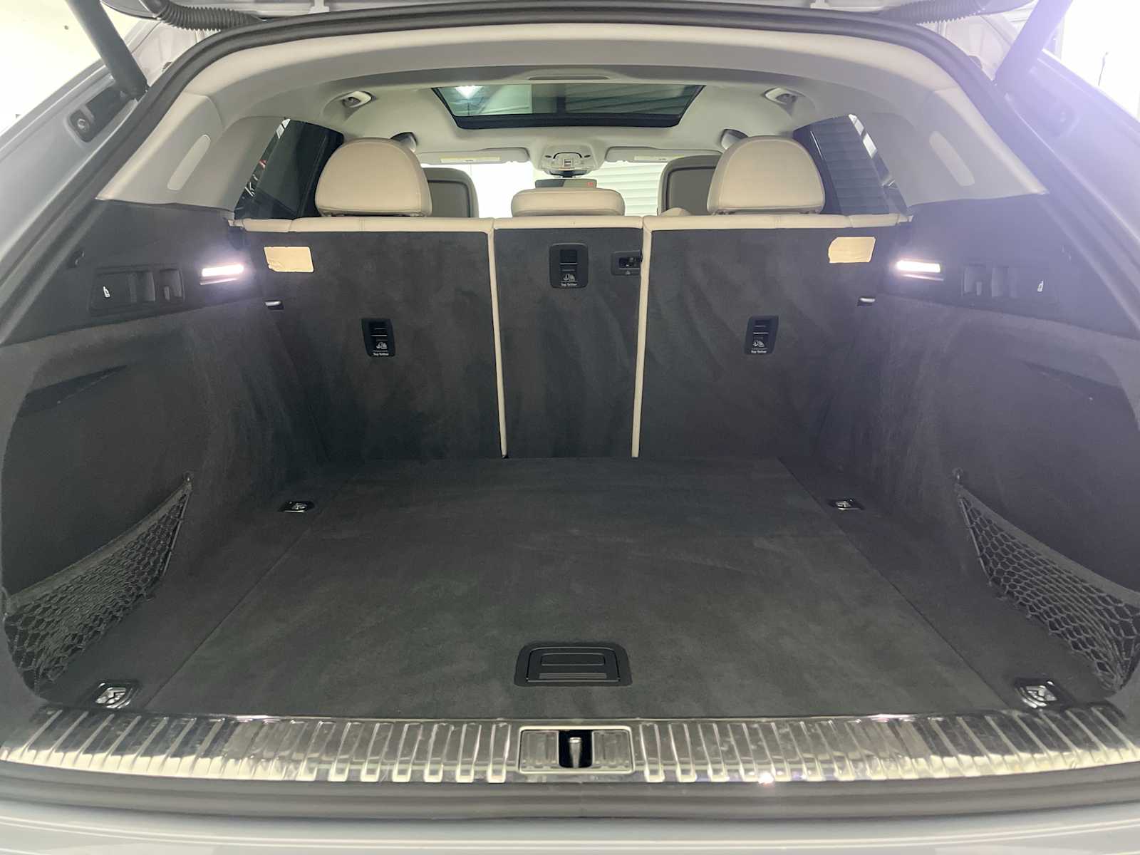 Thumbnail: 2019 Audi e-tron - 27