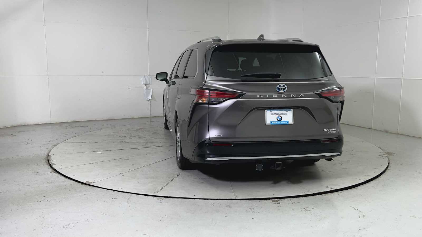 2022 Toyota Sienna Platinum photo 3