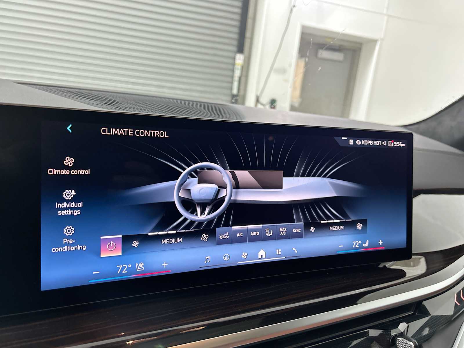 Thumbnail: 2026 BMW X7 - 17