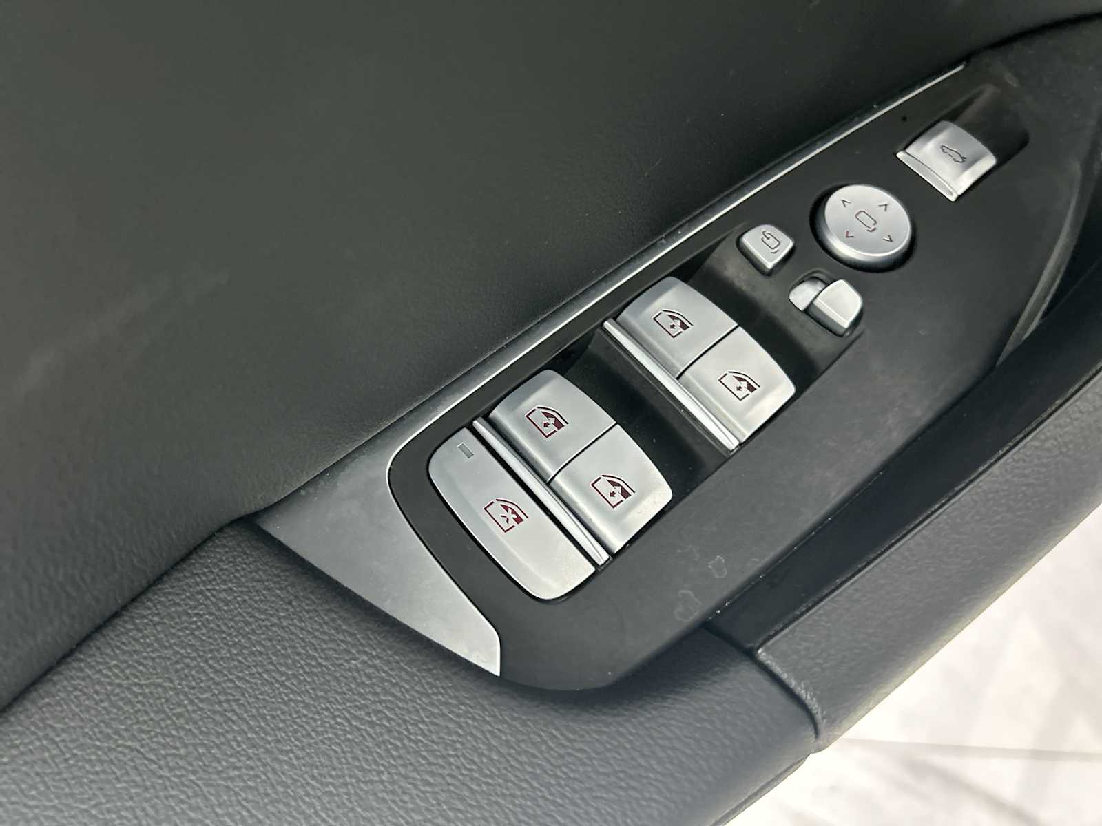 Thumbnail: 2025 BMW X4 - 15