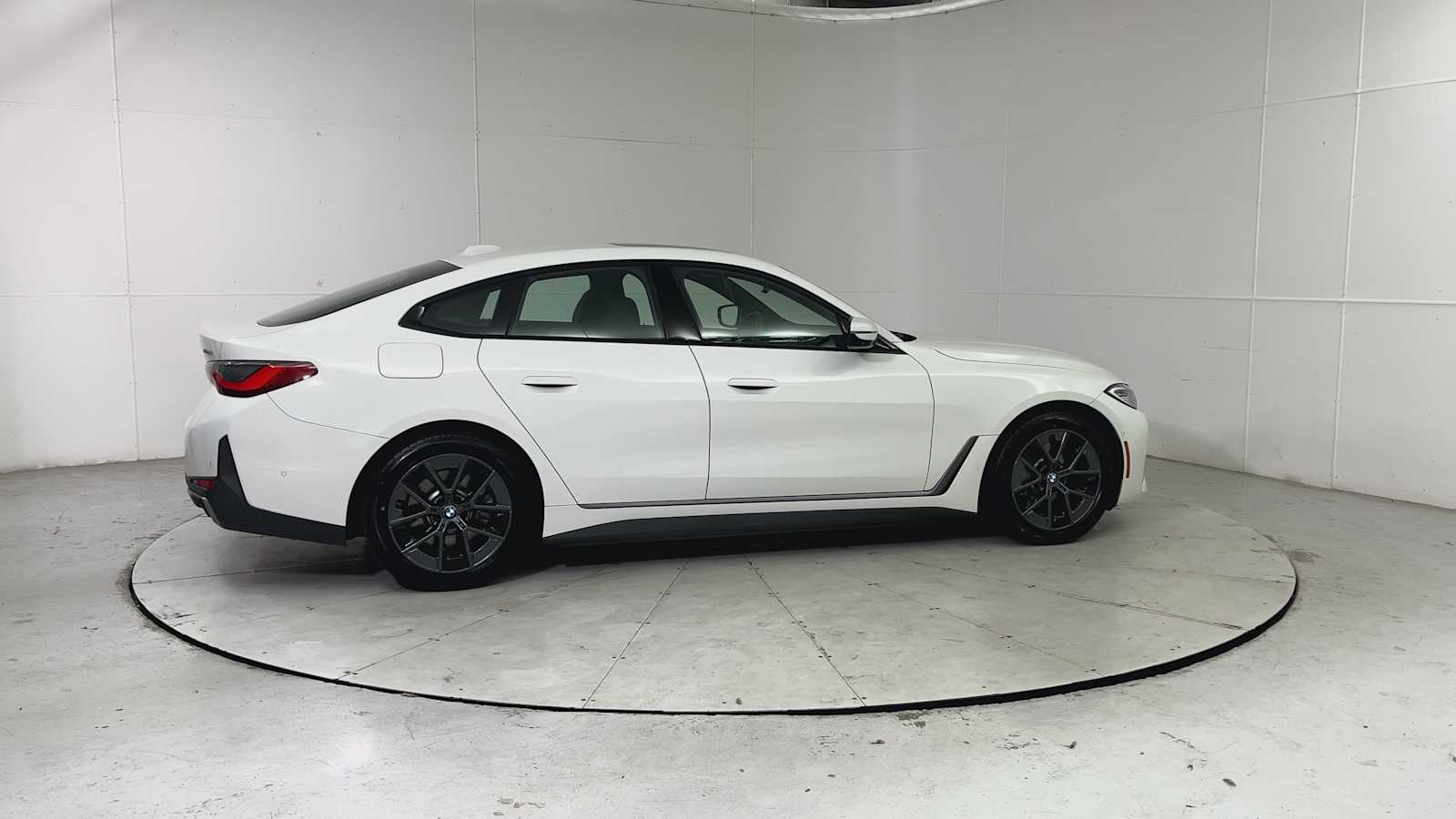 Thumbnail: 2023 BMW i4 - 9