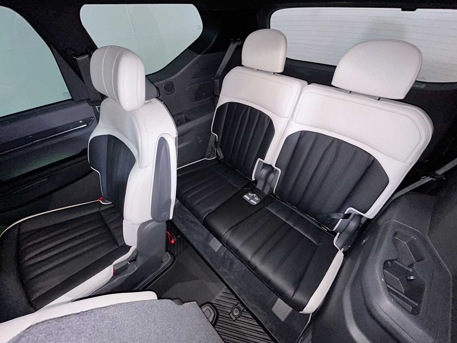 Thumbnail: 2024 Kia EV9 - 25