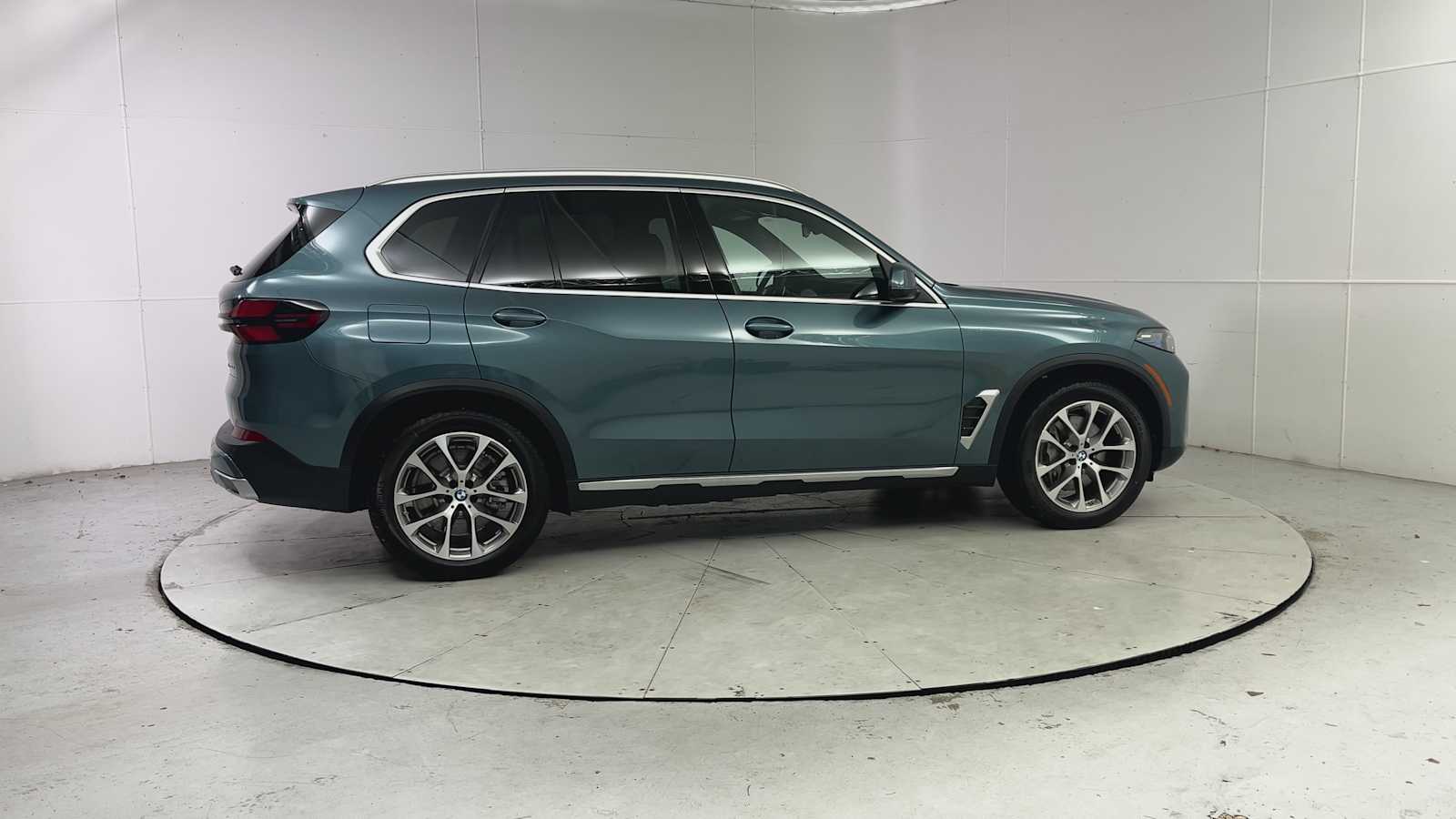 Thumbnail: 2026 BMW X5 - 9