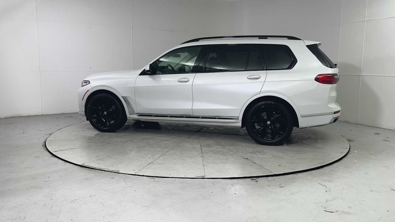 Thumbnail: 2021 BMW X7 - 4