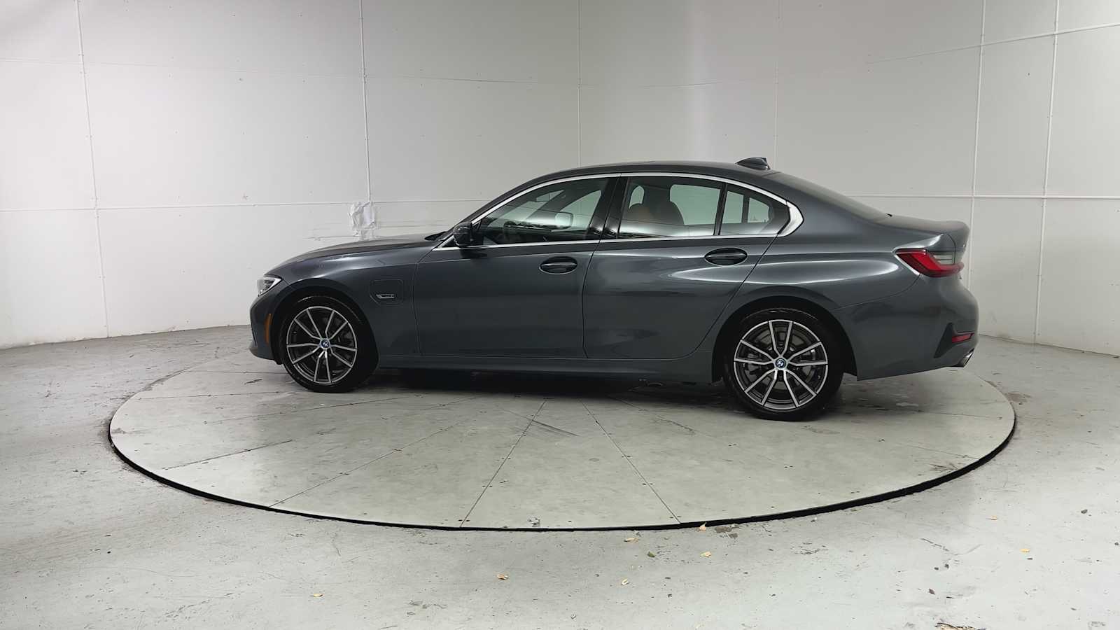 Thumbnail: 2022 BMW 3 Series - 4