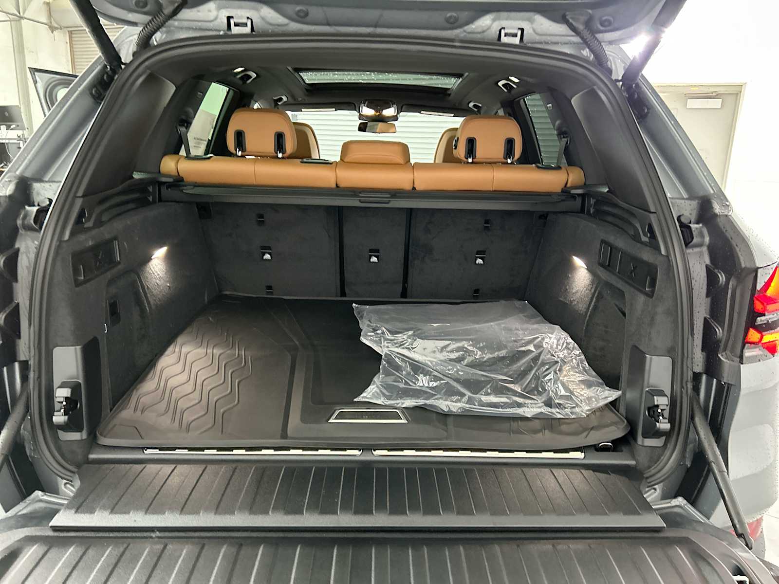 Thumbnail: 2026 BMW X5 - 21