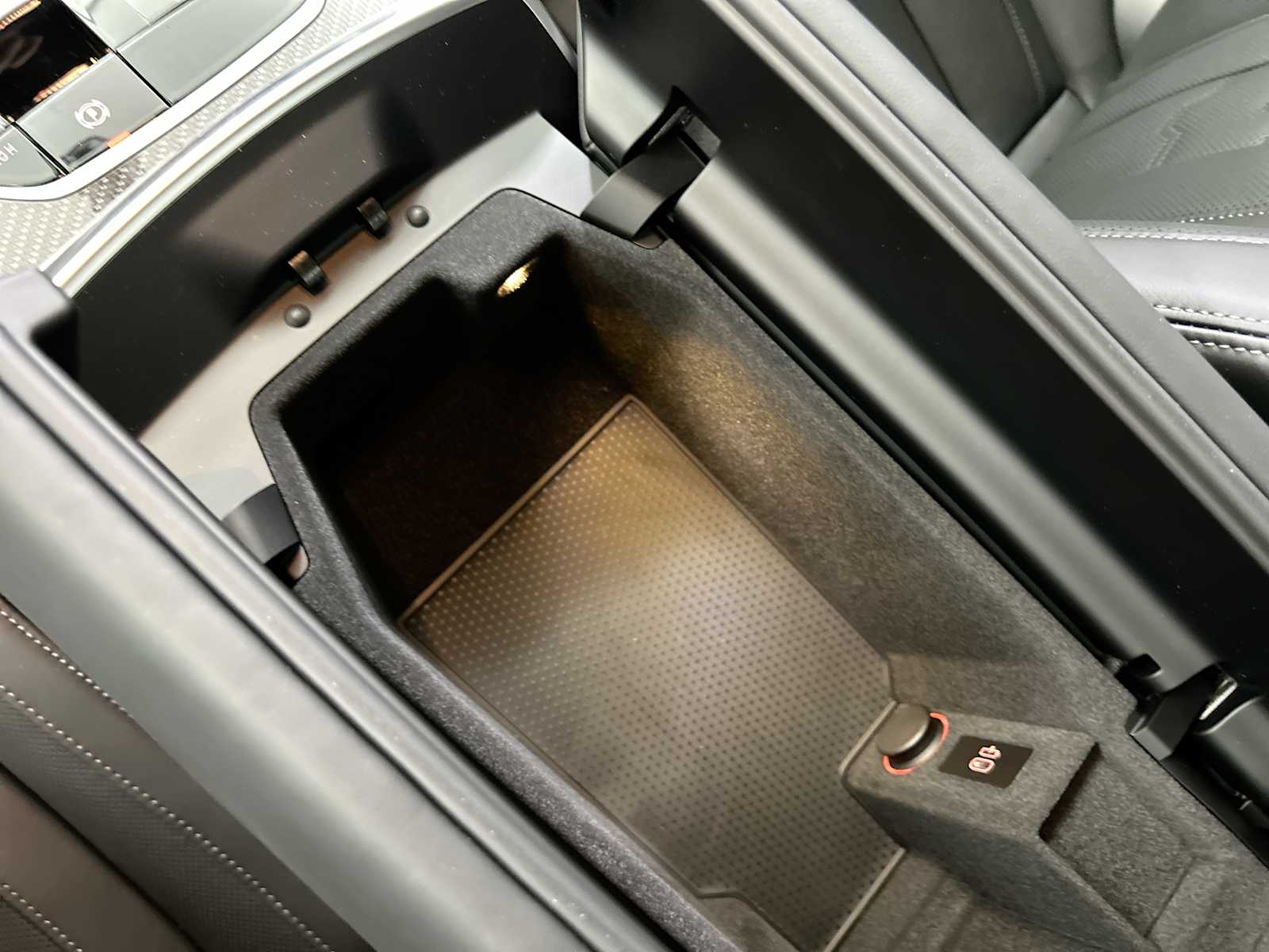 Thumbnail: 2026 BMW 8 Series - 22