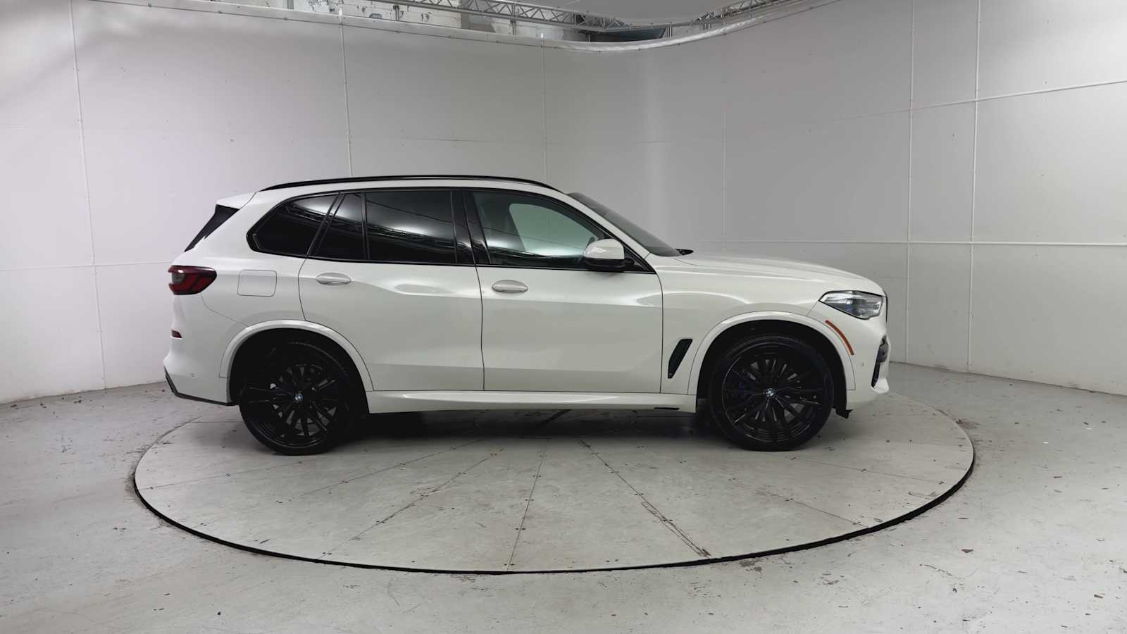 Thumbnail: 2021 BMW M5 - 9