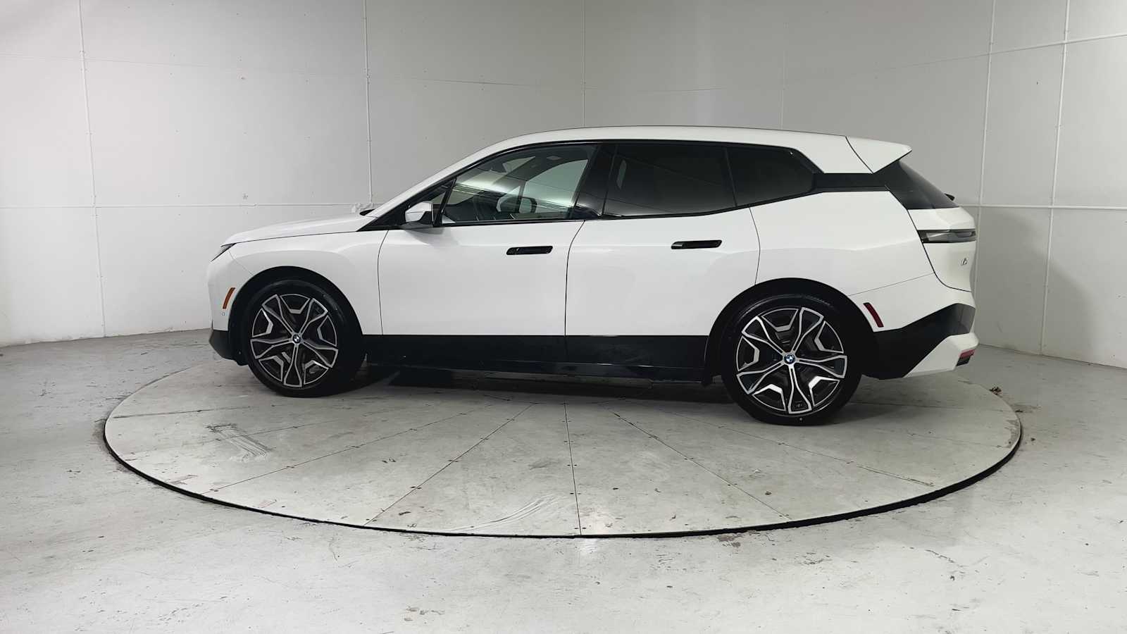 Thumbnail: 2023 BMW iX - 5