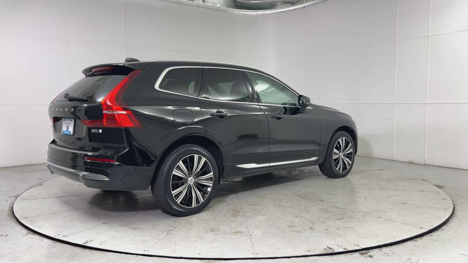2023 Volvo XC60 Plus photo 2