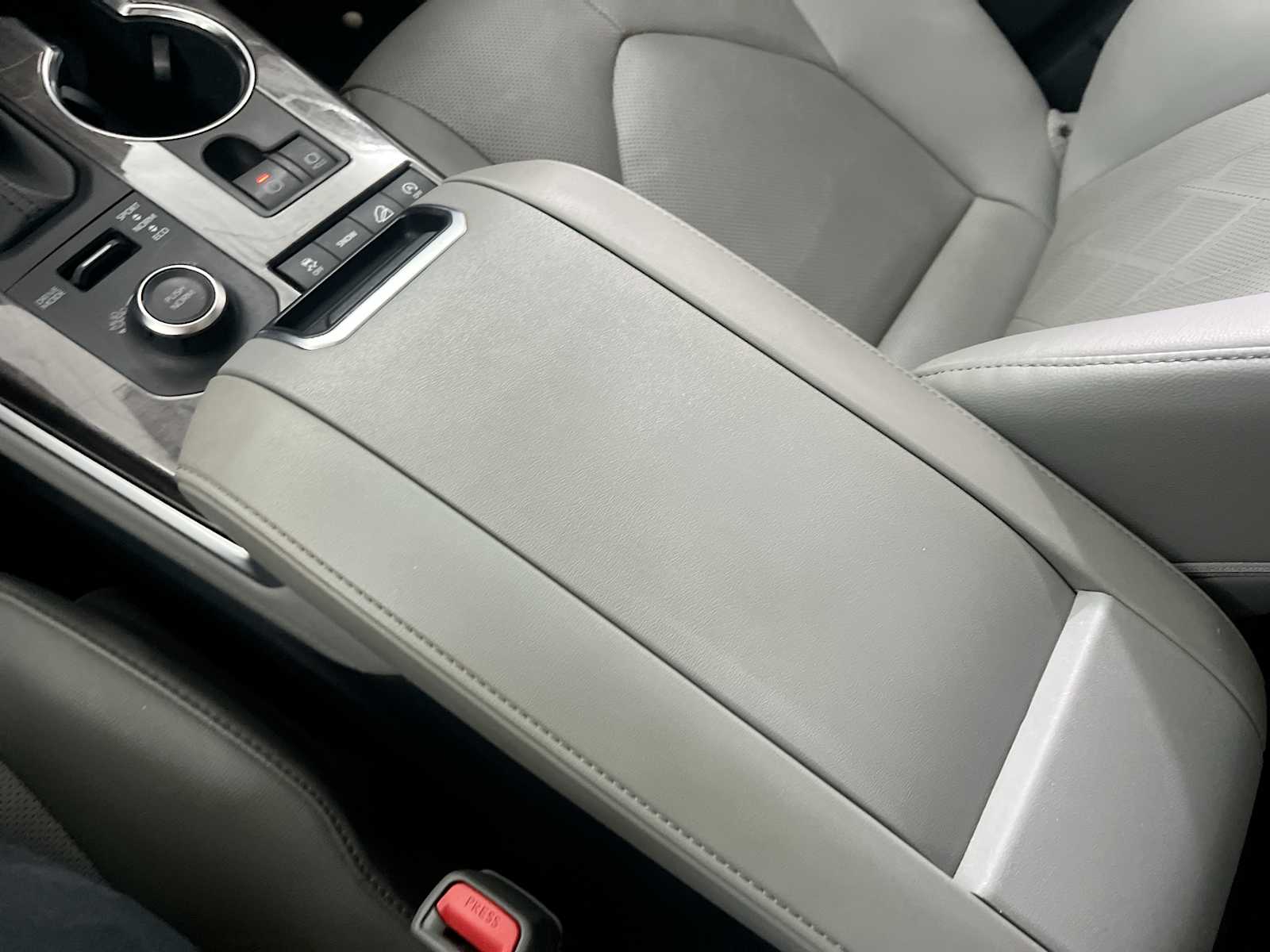 Thumbnail: 2020 Toyota Highlander - 29