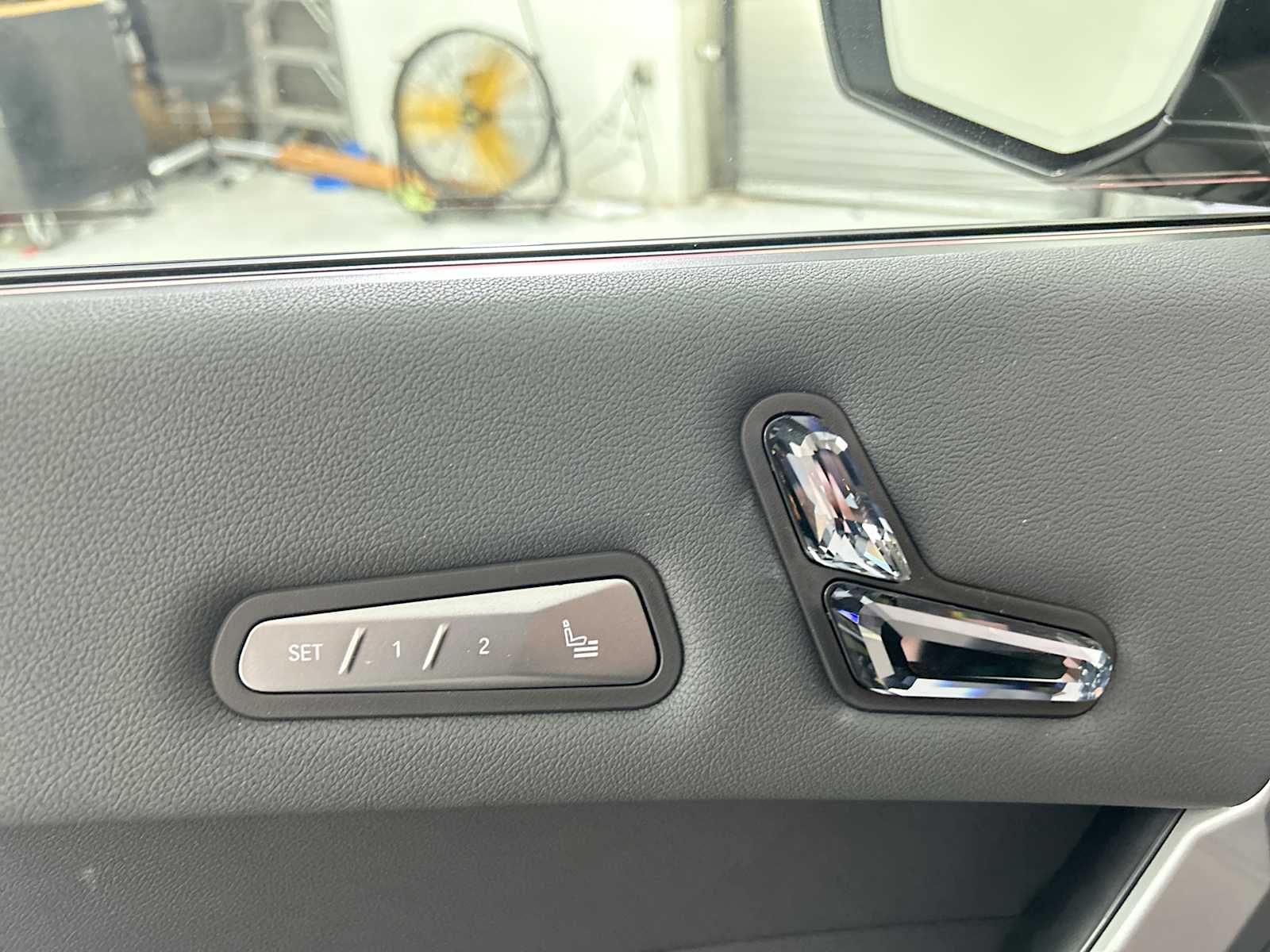 Thumbnail: 2026 BMW iX - 14