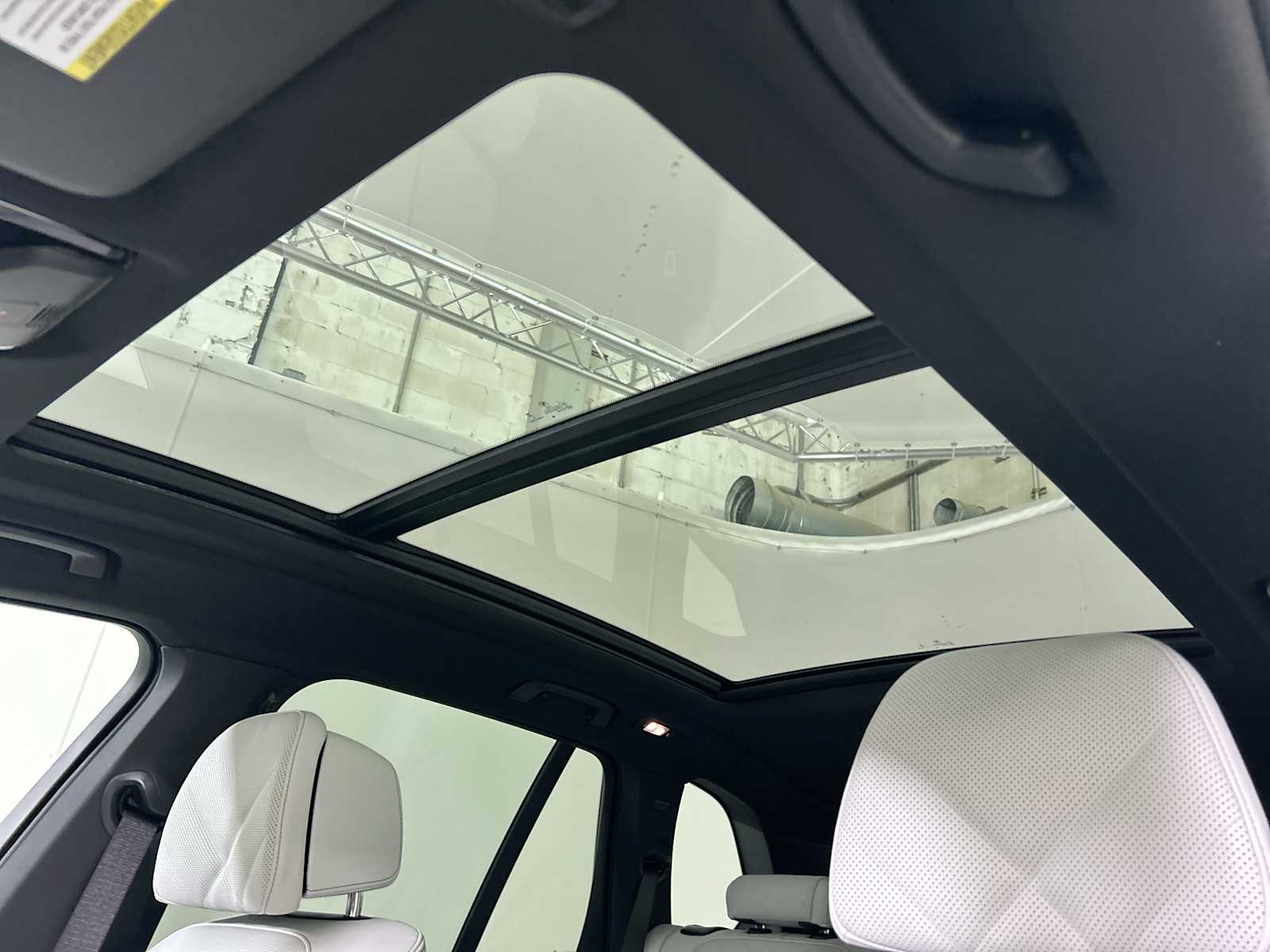 2026 BMW X5 50e - Photo 16