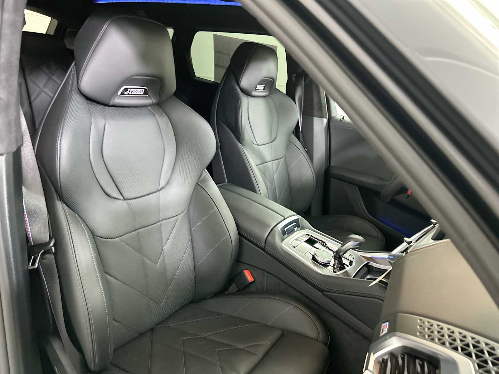 Thumbnail: 2026 BMW XM - 26