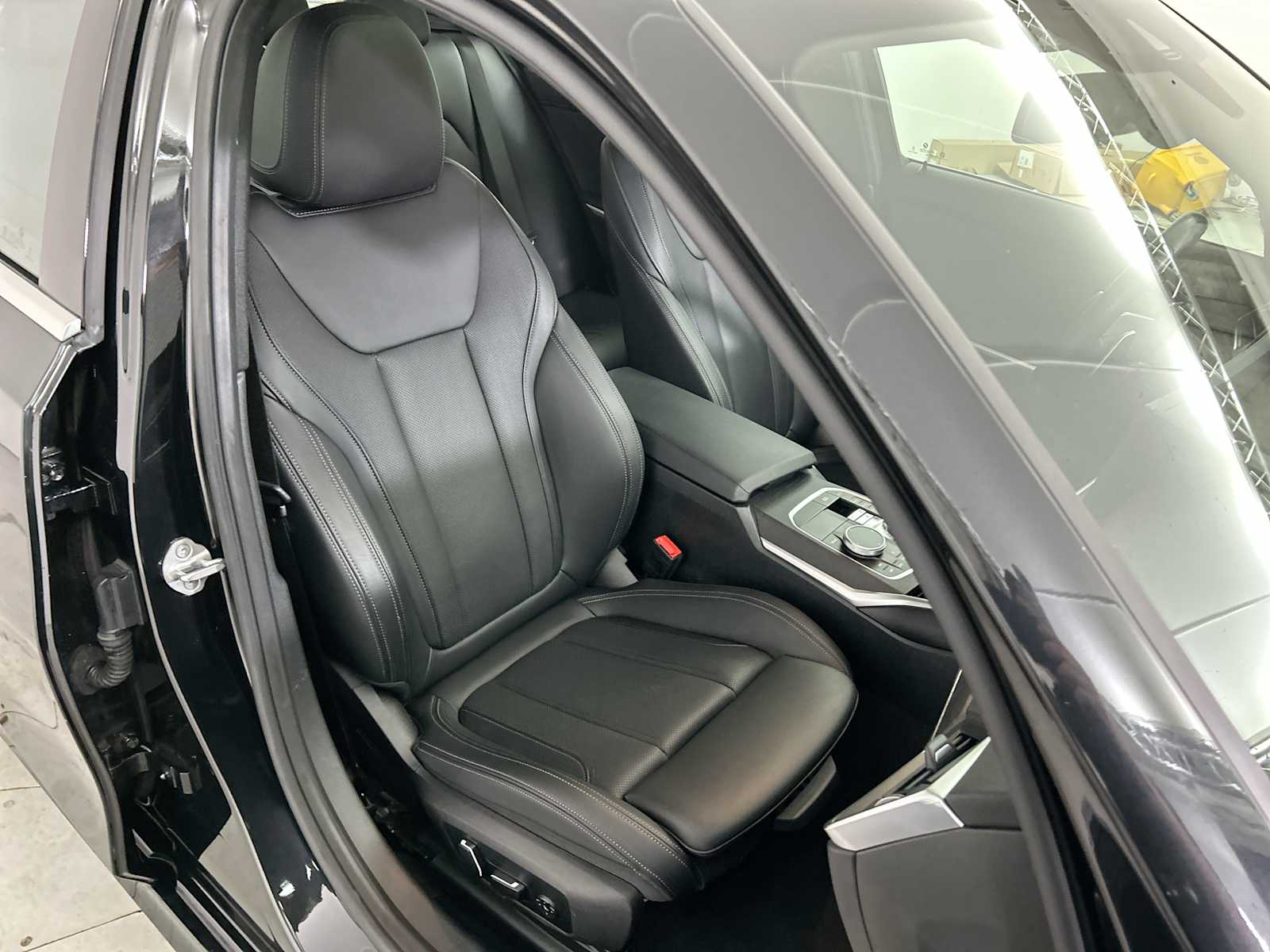 Thumbnail: 2024 BMW 3 Series - 26