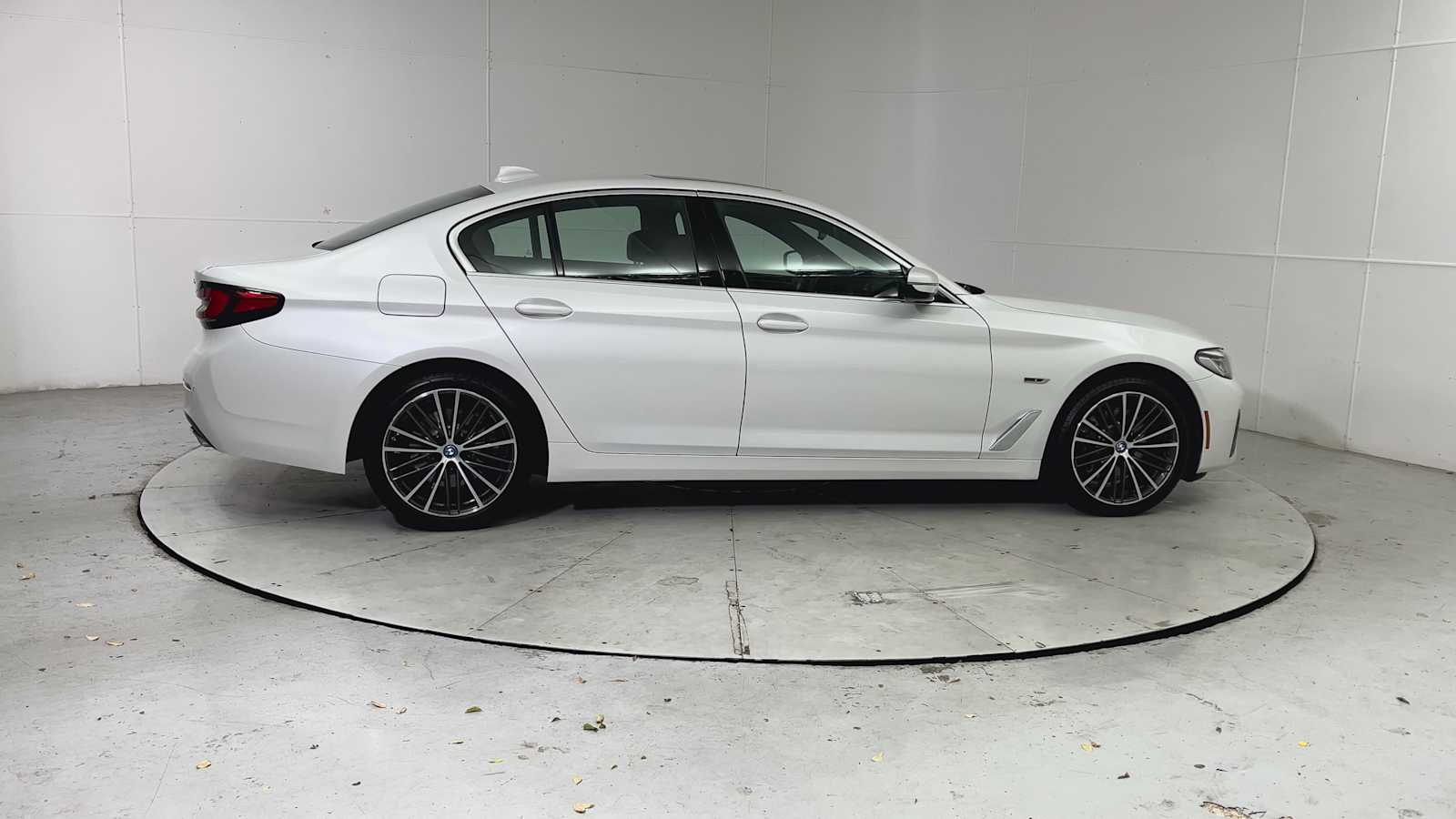 Thumbnail: 2023 BMW 5 Series - 9
