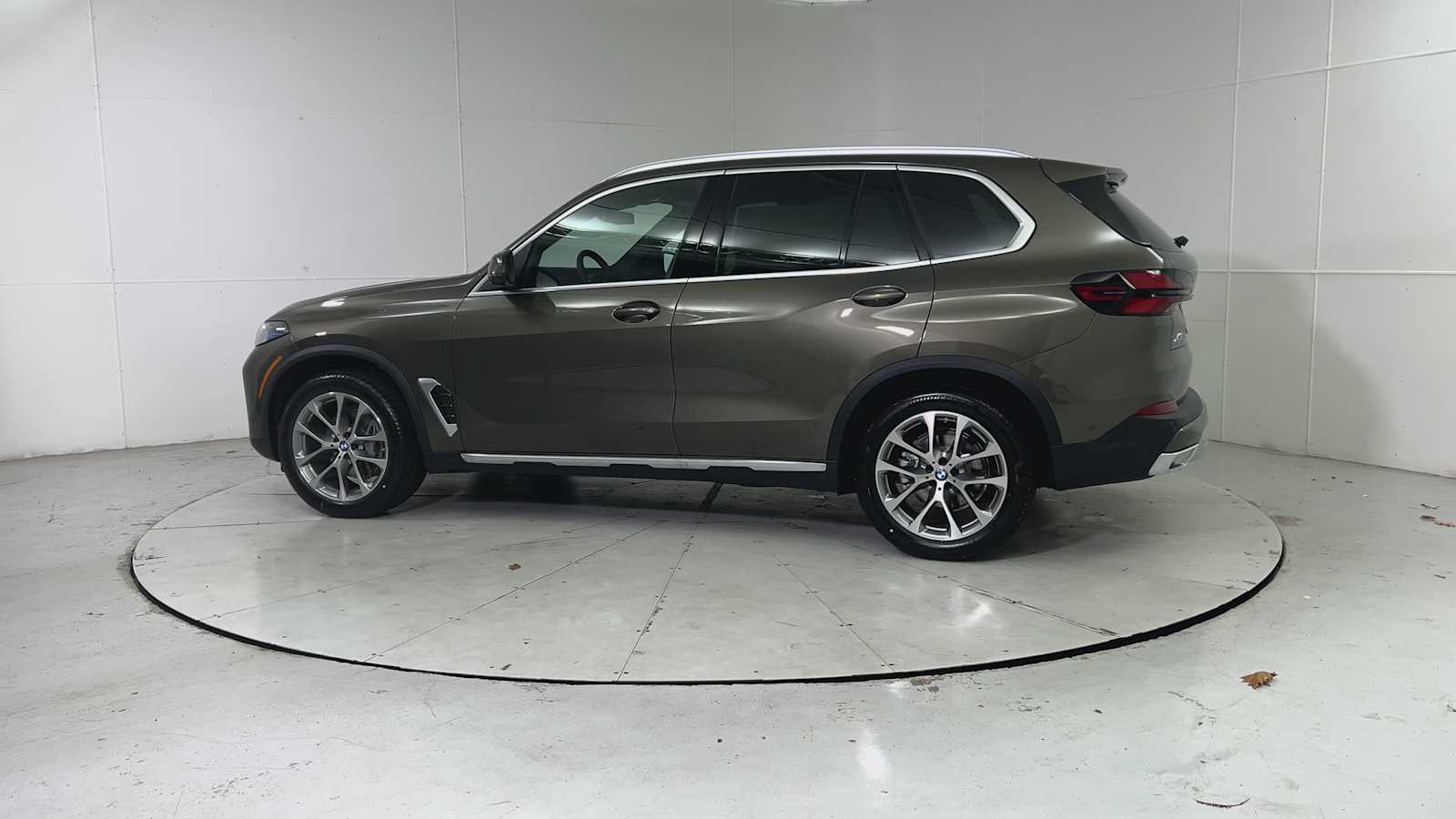 Thumbnail: 2026 BMW X5 - 4