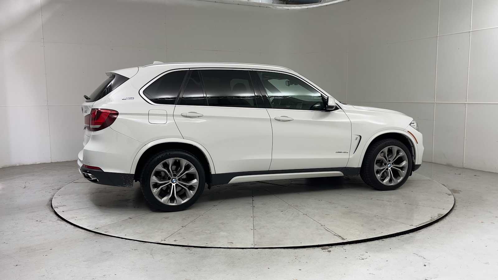 Thumbnail: 2017 BMW X5 - 9