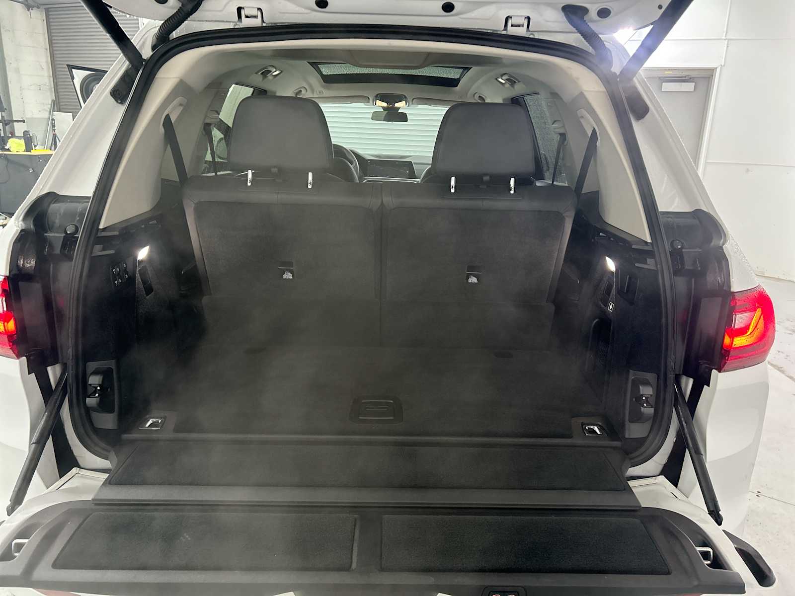 Thumbnail: 2021 BMW X7 - 21