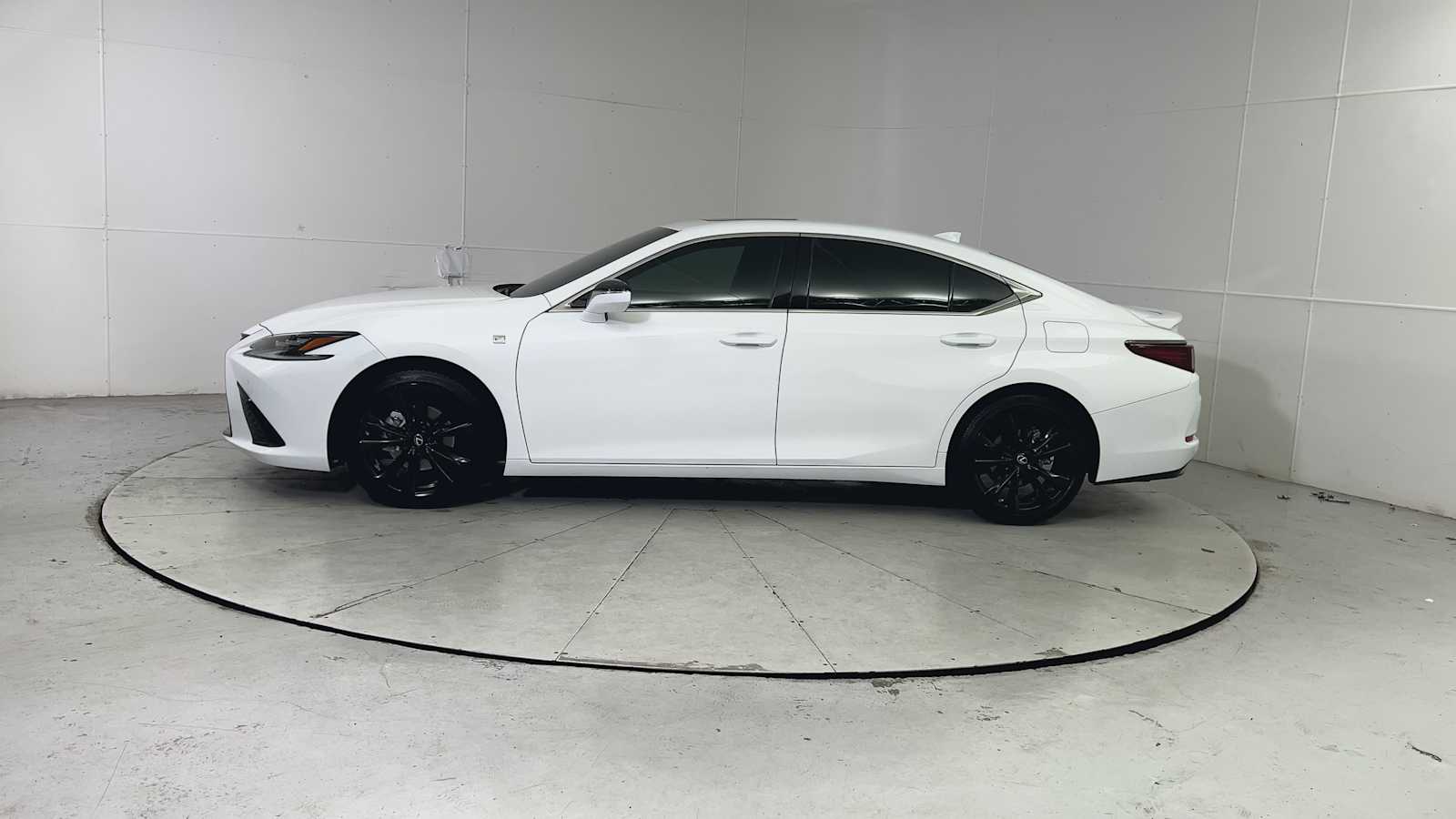 Thumbnail: 2022 Lexus ES - 5