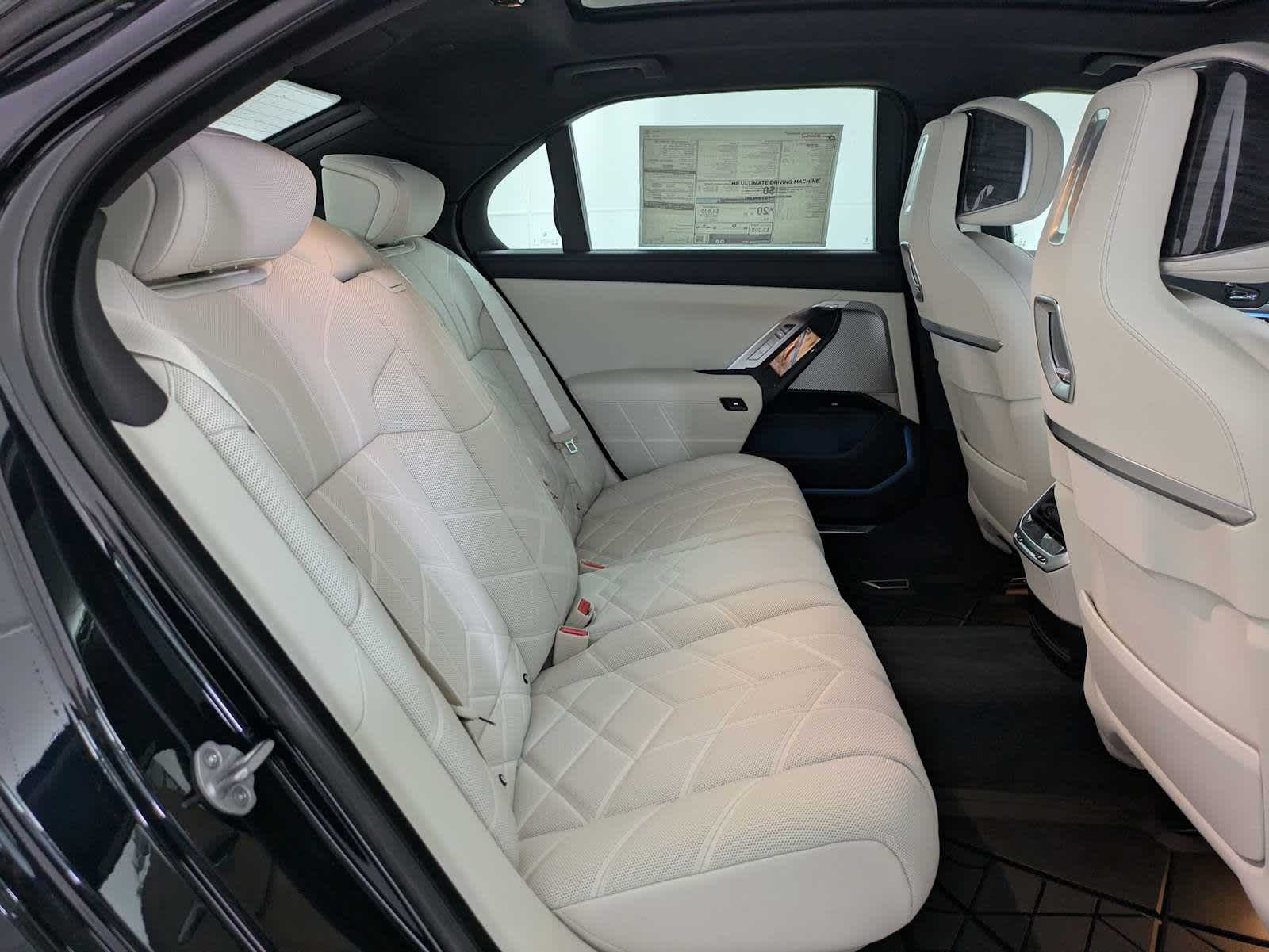 Thumbnail: 2025 BMW 7 Series - 22