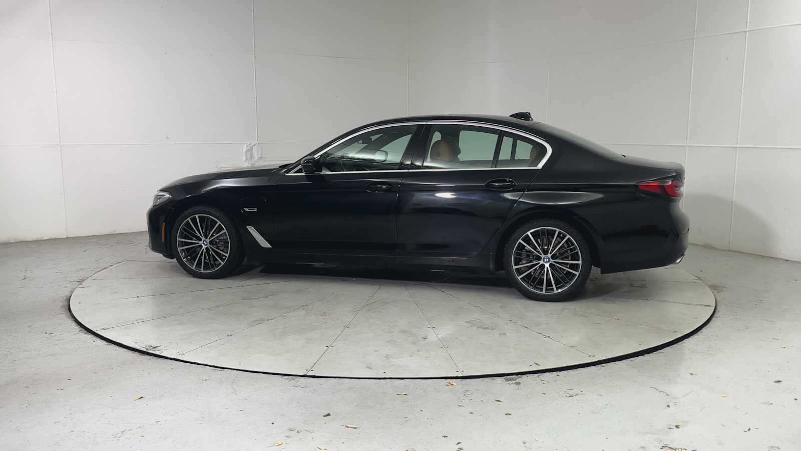 Thumbnail: 2023 BMW 5 Series - 4