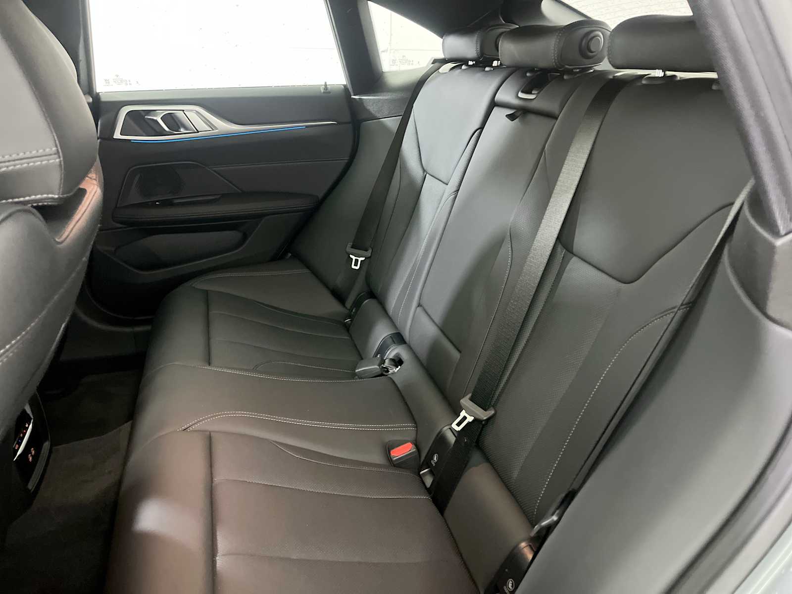 Thumbnail: 2025 BMW i4 - 25