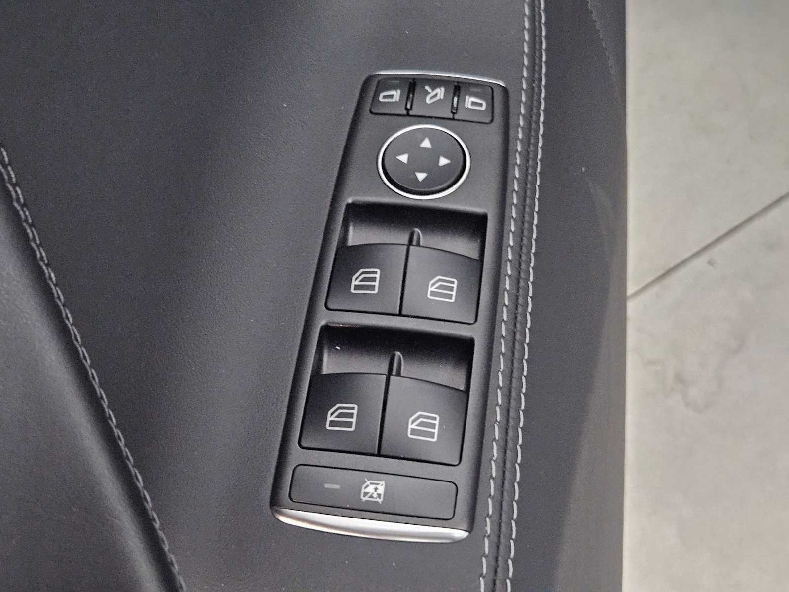 Thumbnail: 2020 Tesla Model S - 17