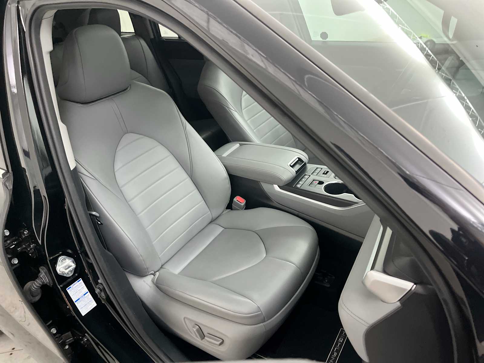 Thumbnail: 2021 Toyota Highlander - 32