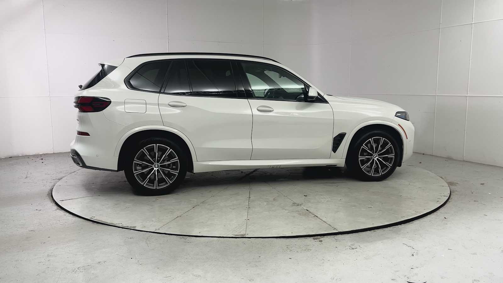 Thumbnail: 2026 BMW X5 - 9