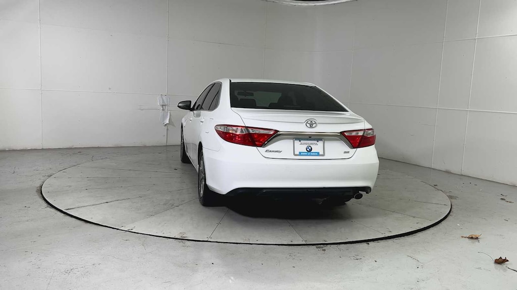 Used 2016 Toyota Camry SE Sedan