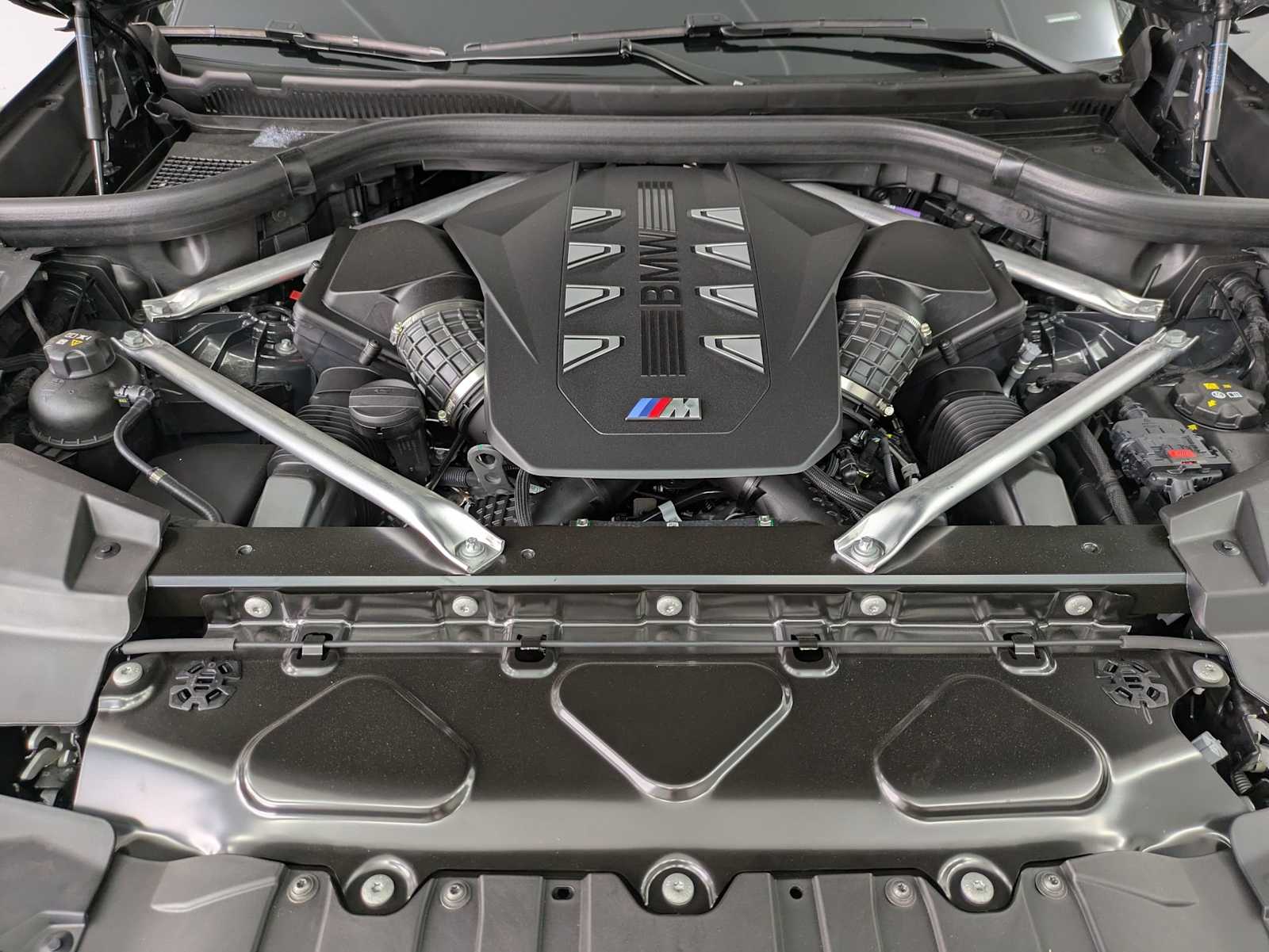 2026 BMW X6 M60i 12