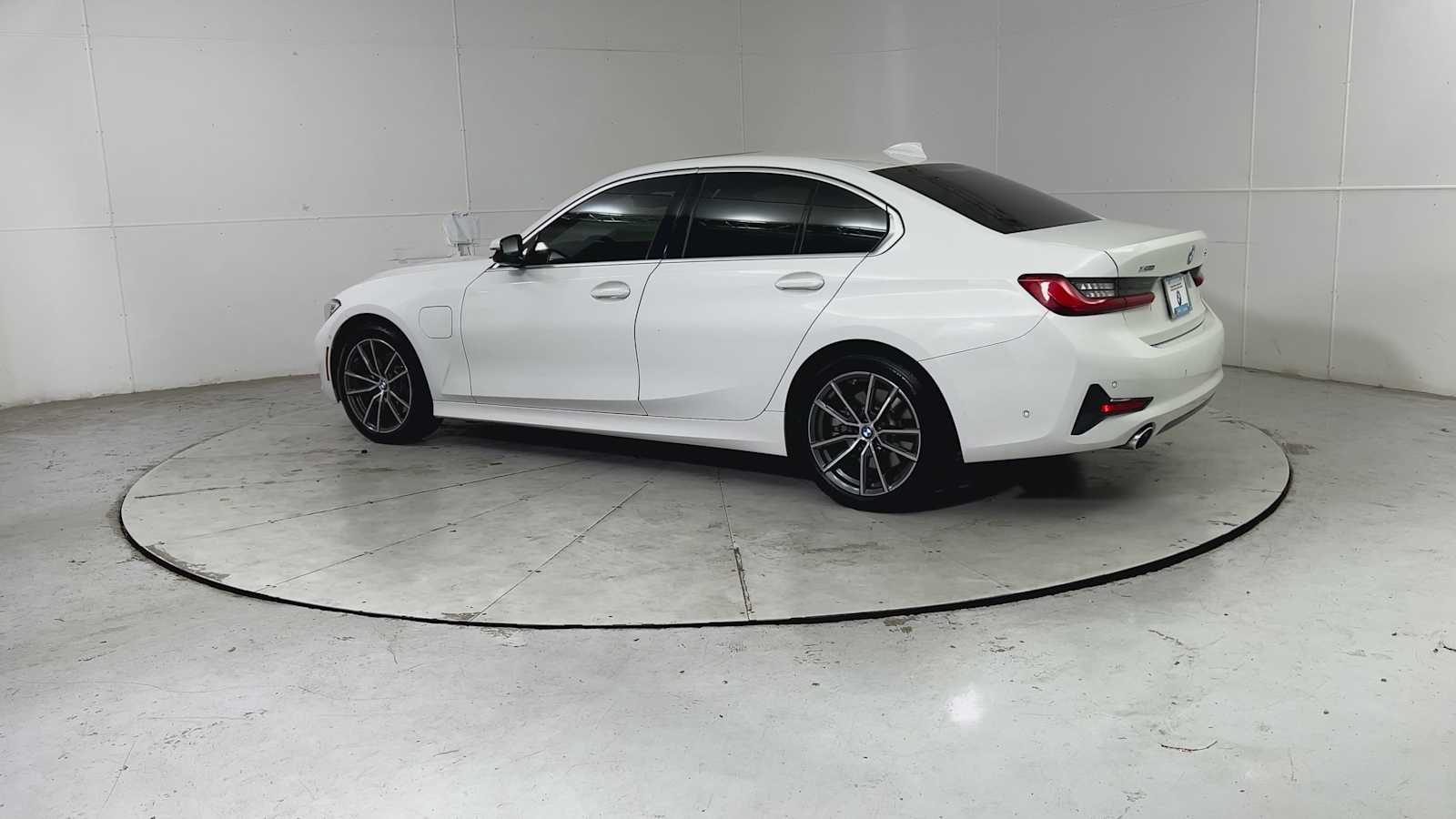 Thumbnail: 2021 BMW 3 Series - 4