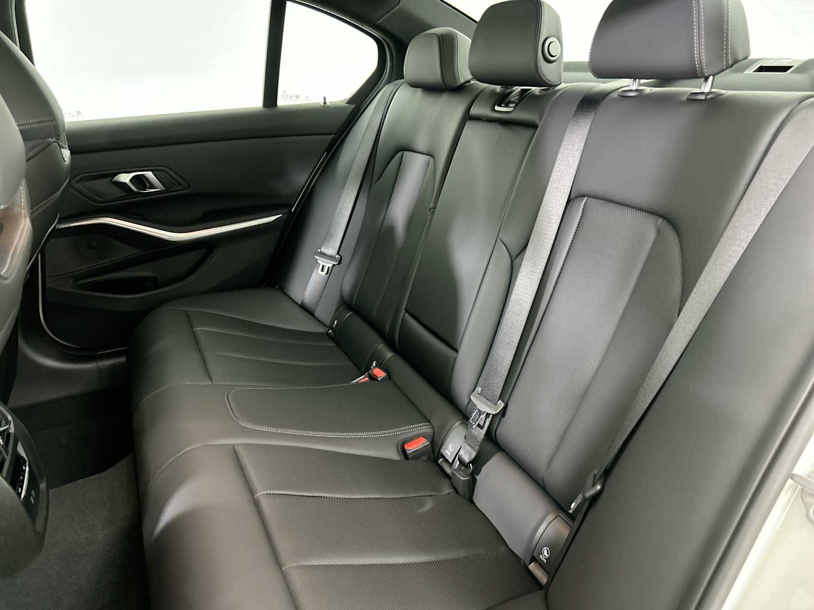 Thumbnail: 2025 BMW 3 Series - 25