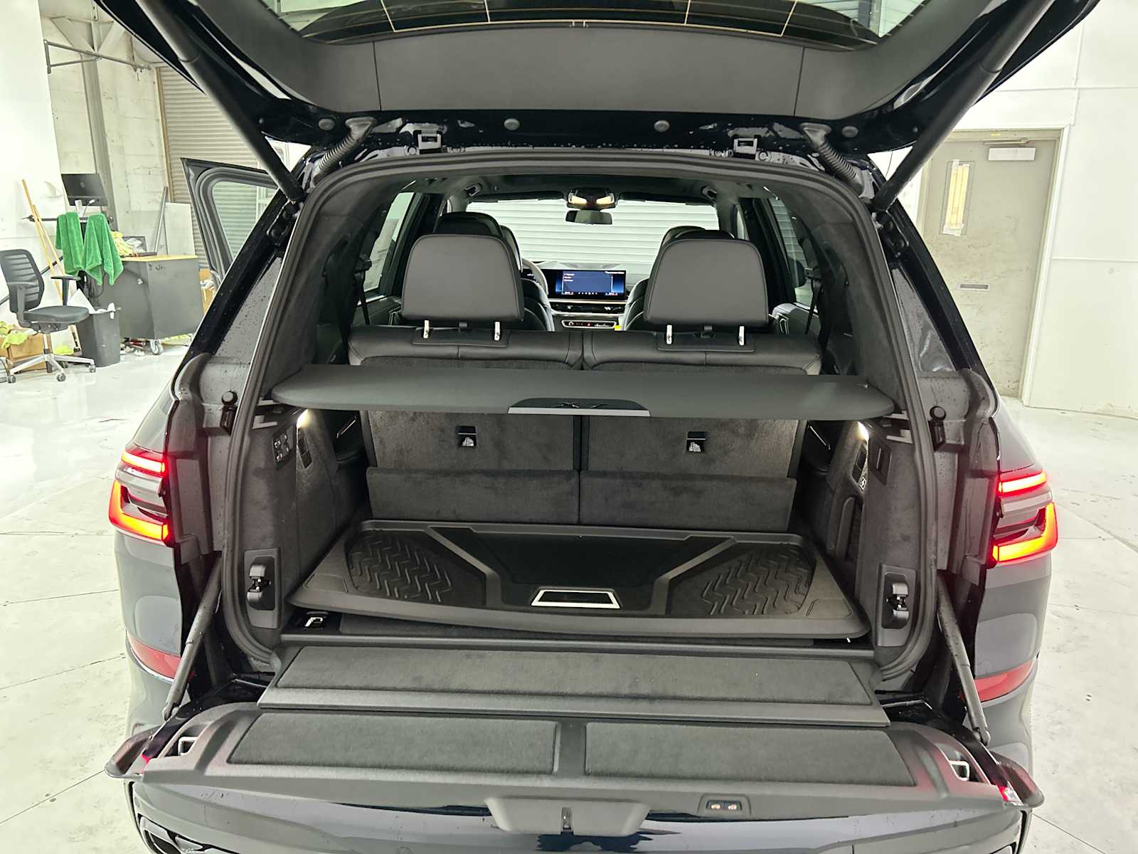 Thumbnail: 2026 BMW X7 - 21