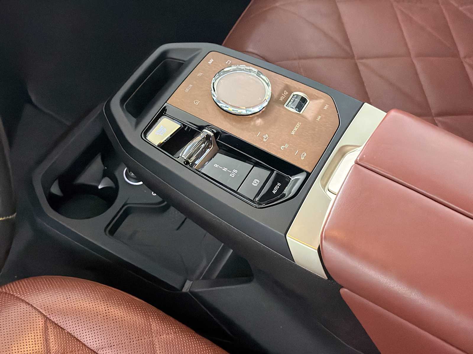 Thumbnail: 2023 BMW iX - 21
