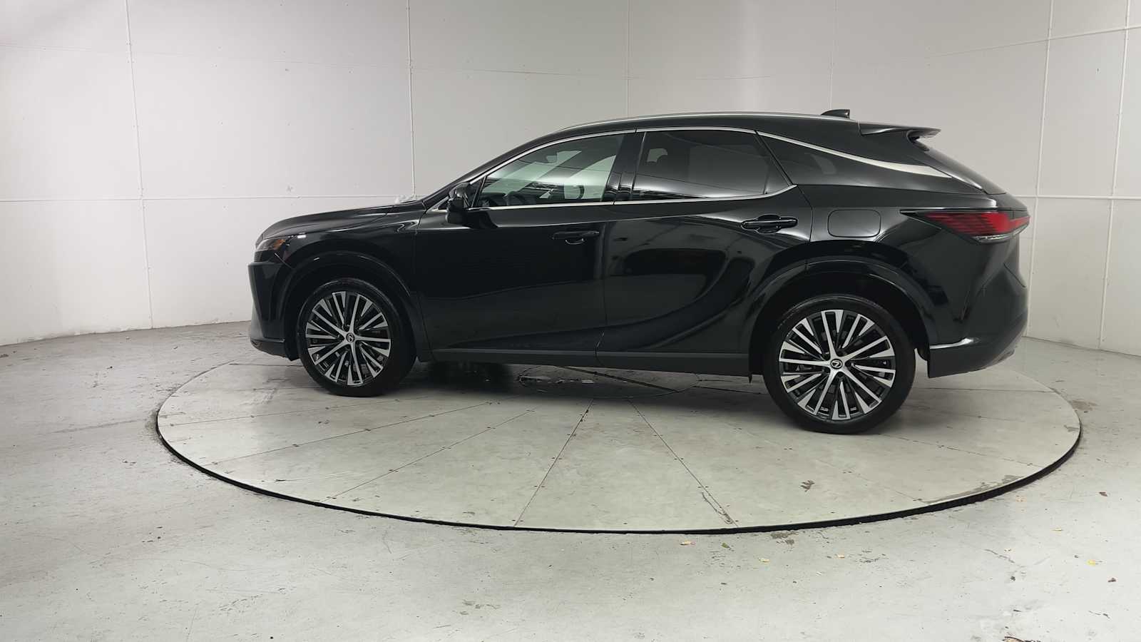 Thumbnail: 2023 Lexus RX - 4