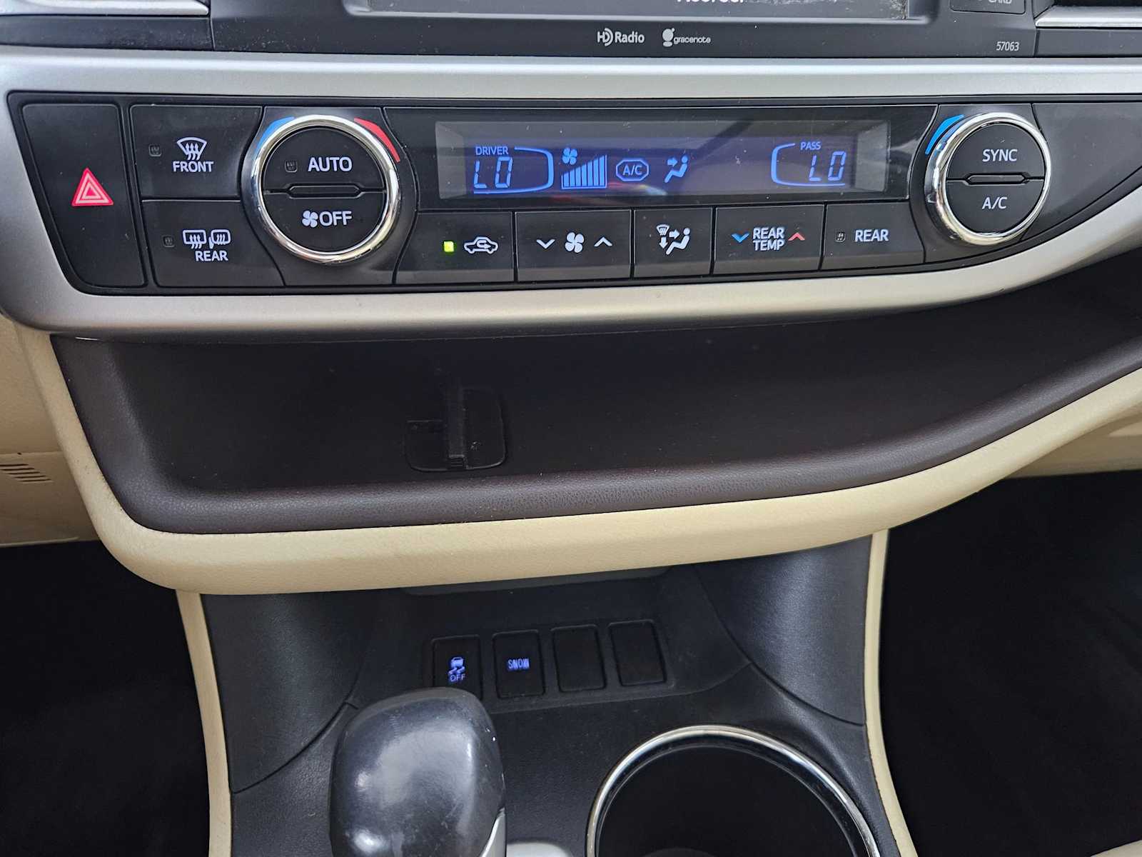 Thumbnail: 2015 Toyota Highlander - 20