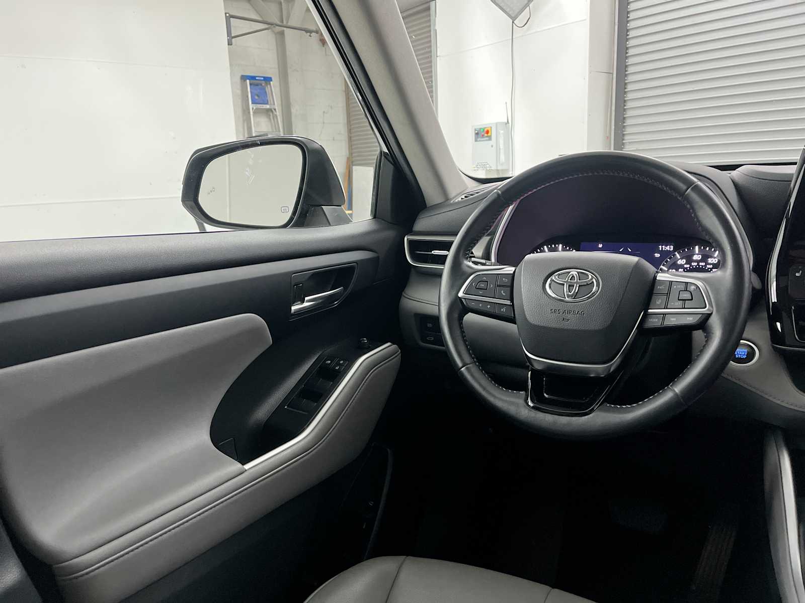 Thumbnail: 2021 Toyota Highlander - 15