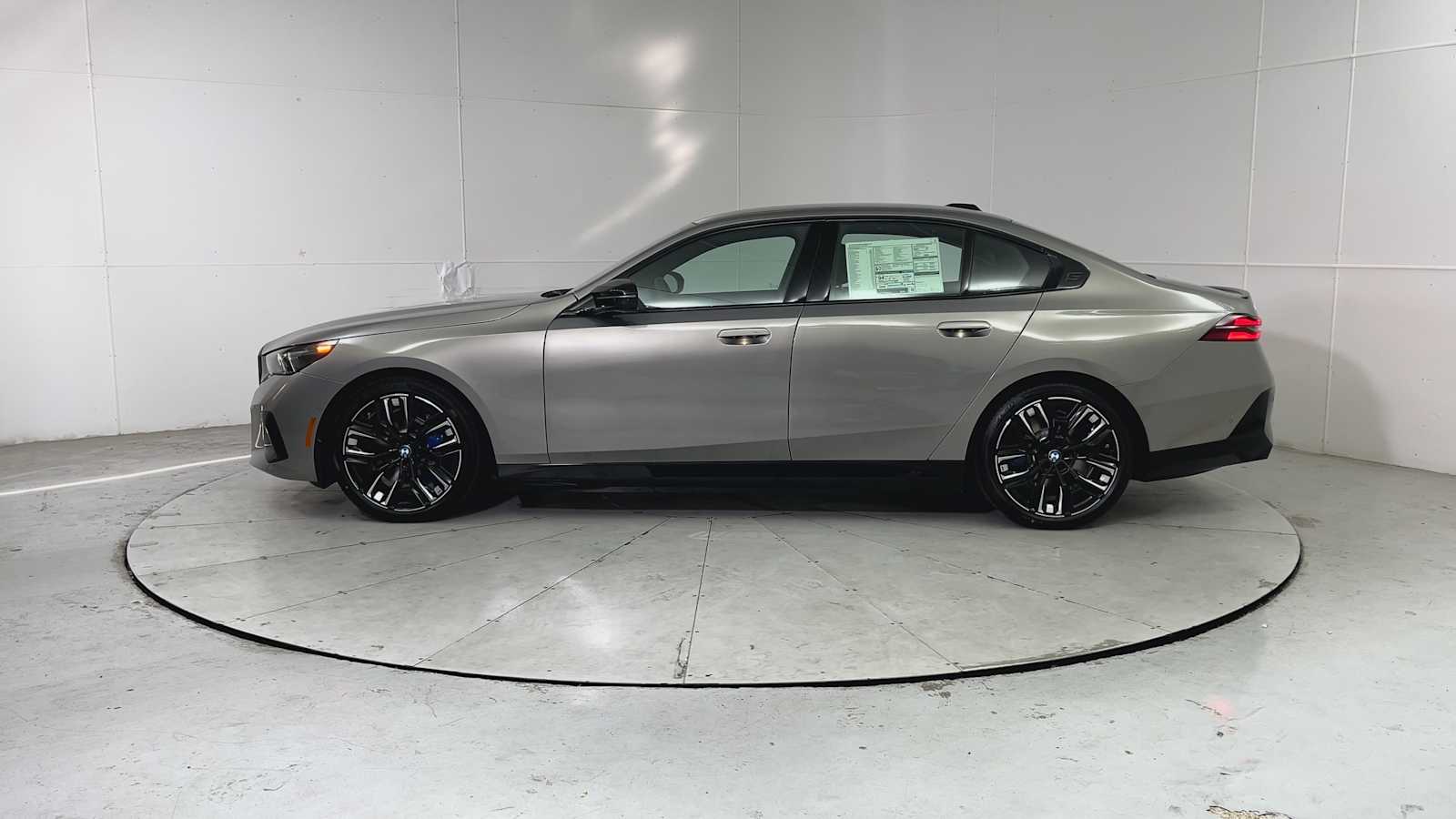 Thumbnail: 2026 BMW i5 - 4
