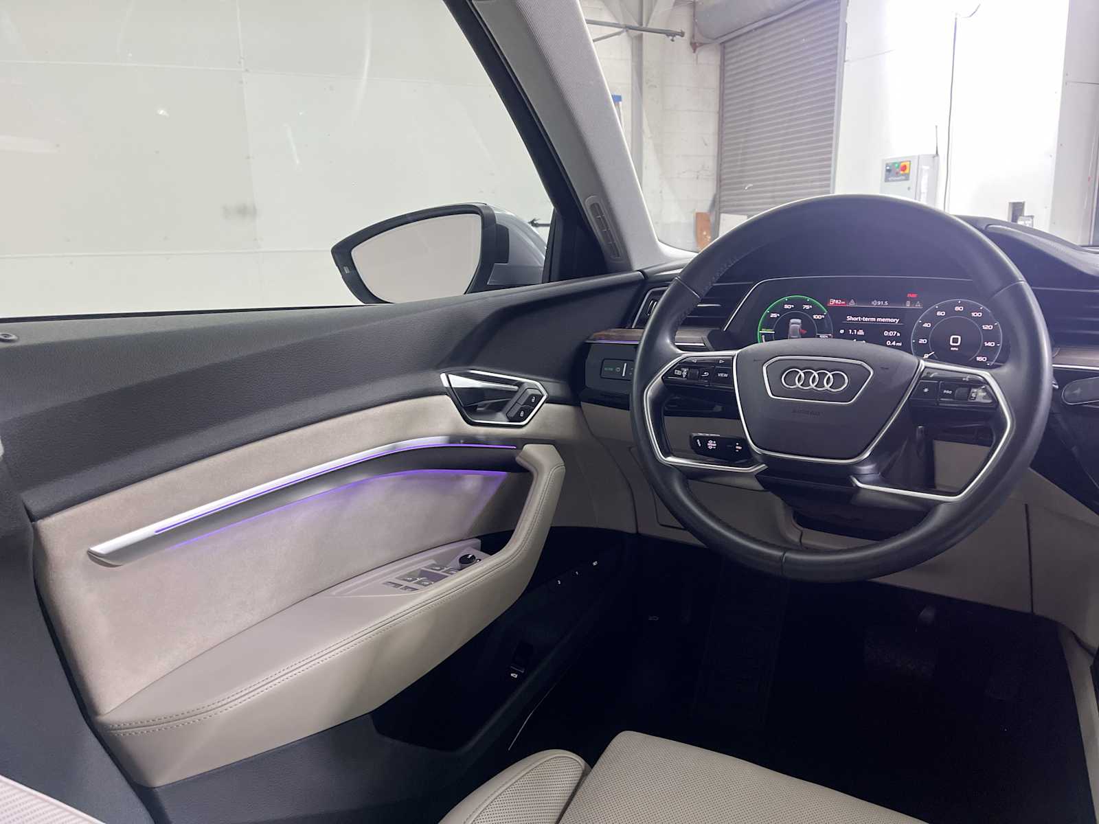 Thumbnail: 2019 Audi e-tron - 15