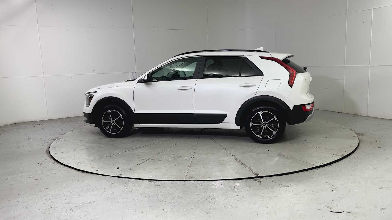 Thumbnail: 2025 Kia Niro - 4