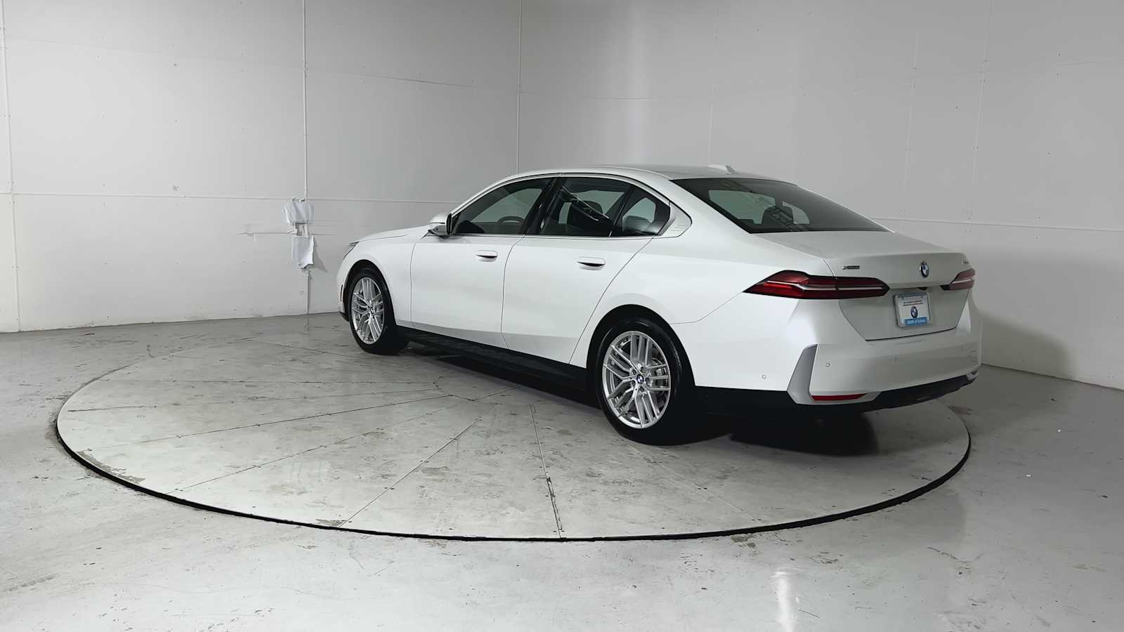 Thumbnail: 2024 BMW 5 Series - 3