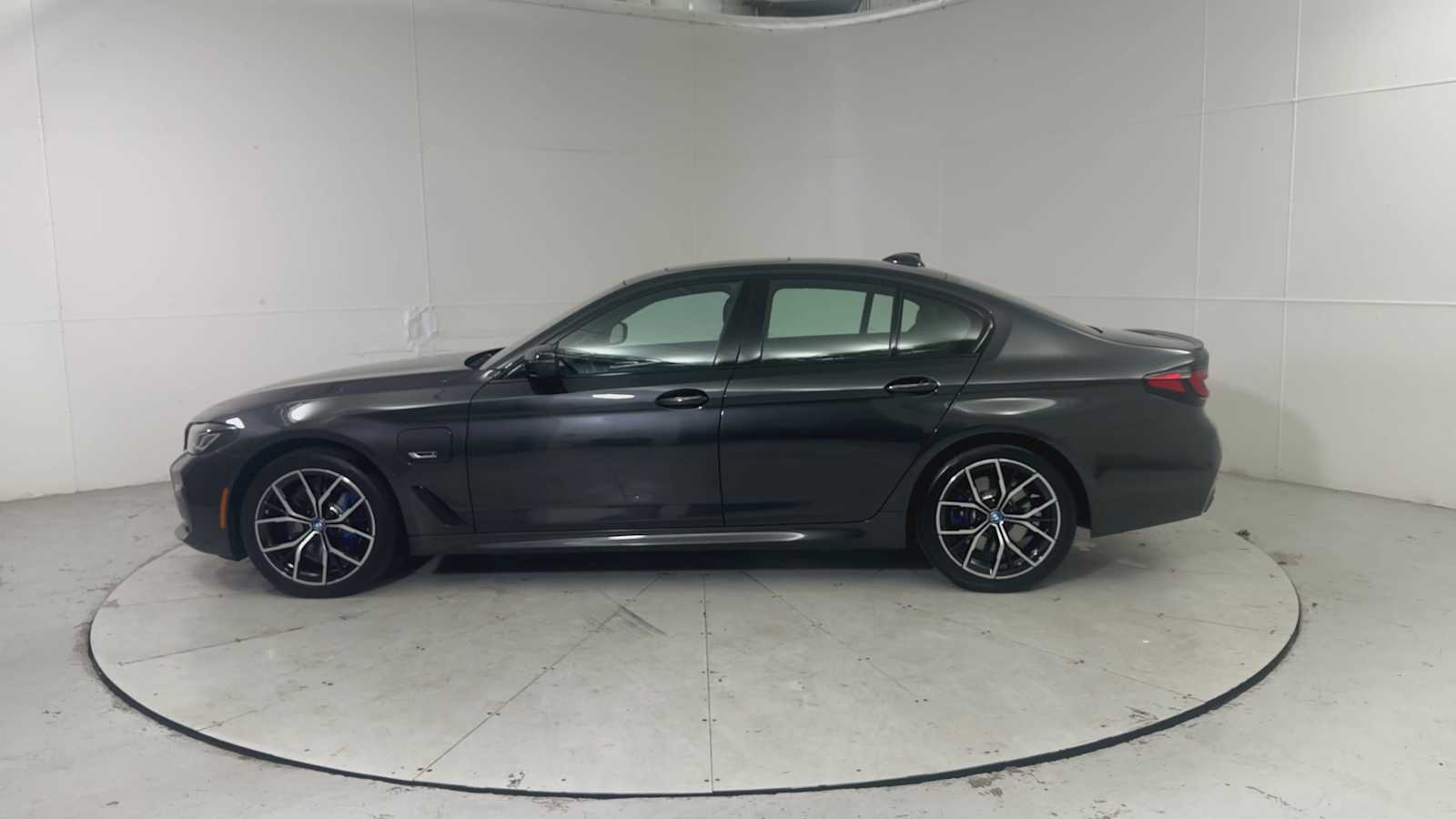 Thumbnail: 2023 BMW 5 Series - 5